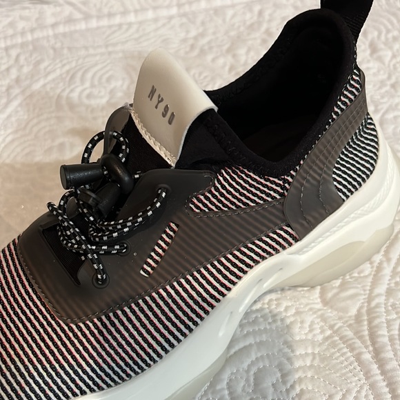 Steve Madden NY 90 sneakers, size 7.5 - Picture 11 of 16